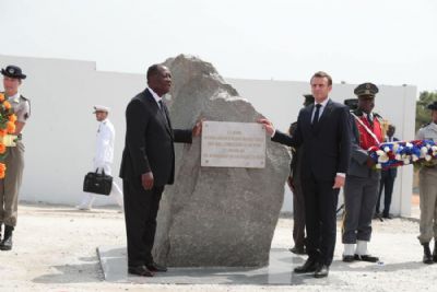 Macron et Ouattara rendent hommage aux 9 soldats français tués à Bouaké en 2004